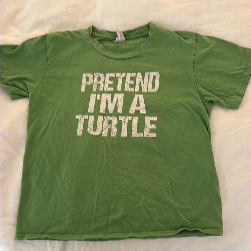 Green 'Pretend I'm a Turtle' T-Shirt. Kids Medium